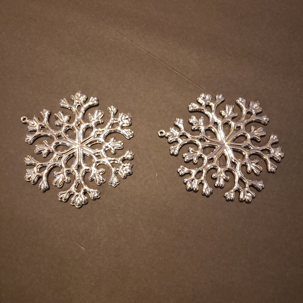 Shatterproof Silver Snowflakes Set of 2